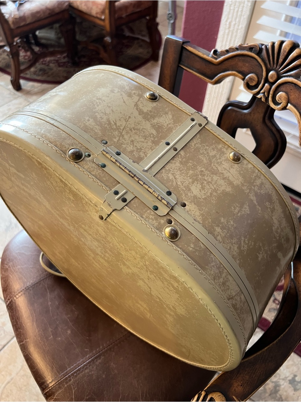Vintage Samsonite Gold Round Hat Box with Cream Handle - Picture 5 of 8